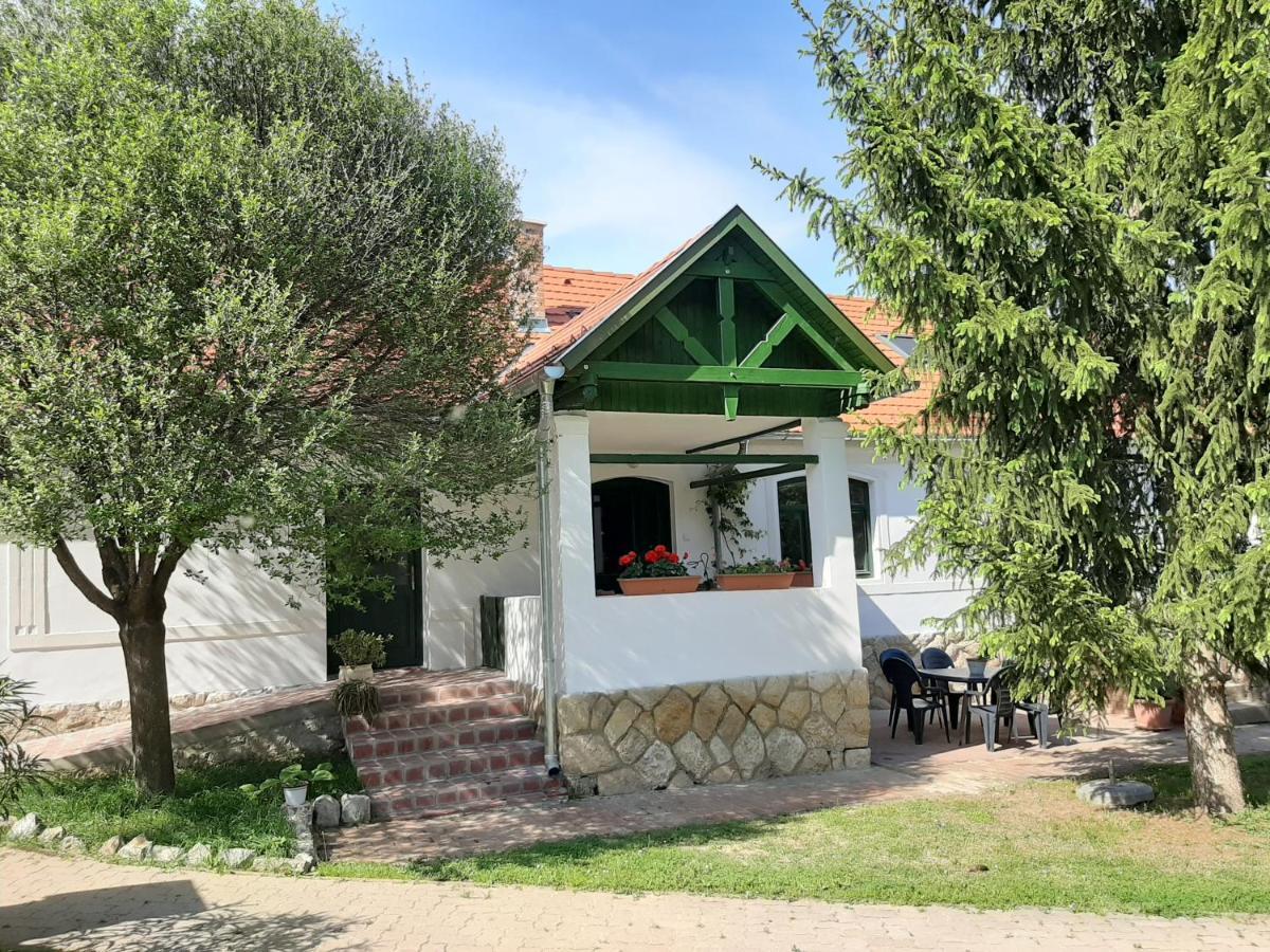 Natura Panzio&Apartmanhaz Орфю Экстерьер фото