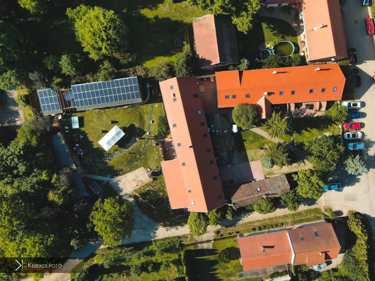 Natura Panzio&Apartmanhaz Орфю Экстерьер фото