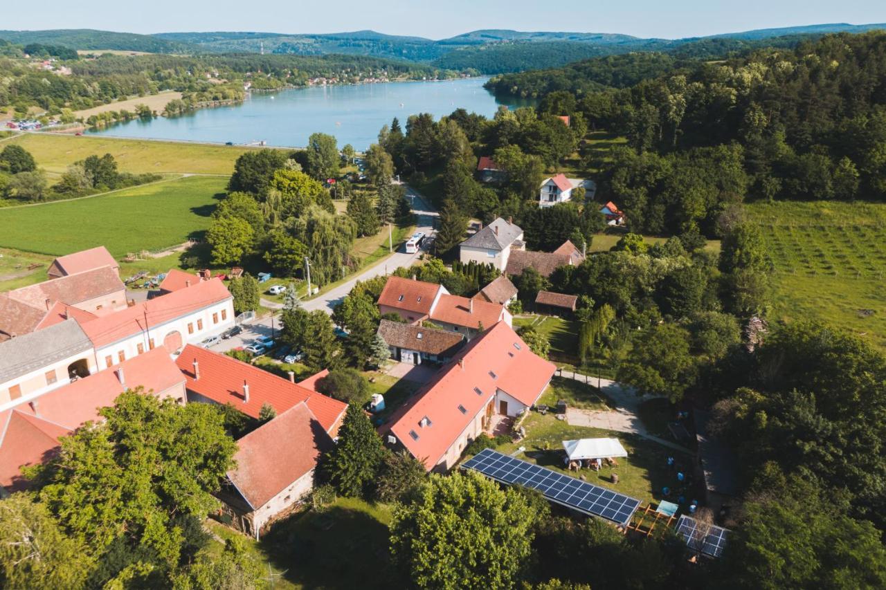Natura Panzio&Apartmanhaz Орфю Экстерьер фото