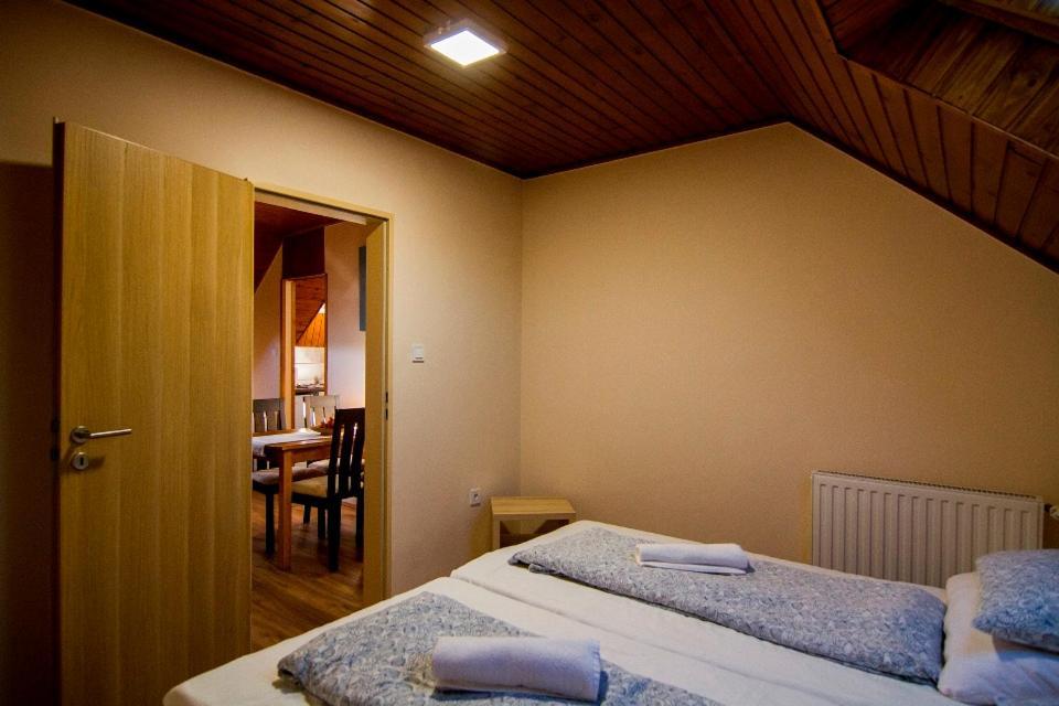 Natura Panzio&Apartmanhaz Орфю Экстерьер фото
