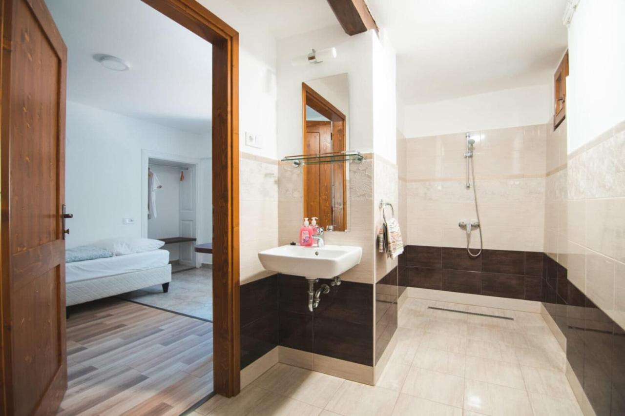 Natura Panzio&Apartmanhaz Орфю Экстерьер фото